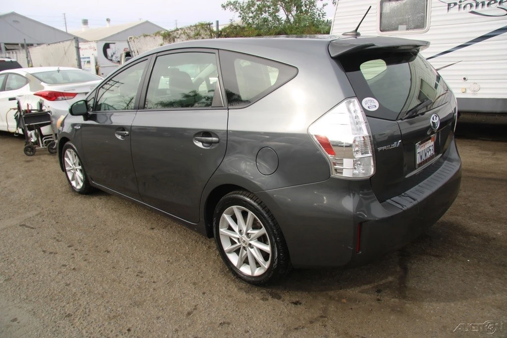 2012 Toyota Prius 3rd Gen - Image 4 of 21