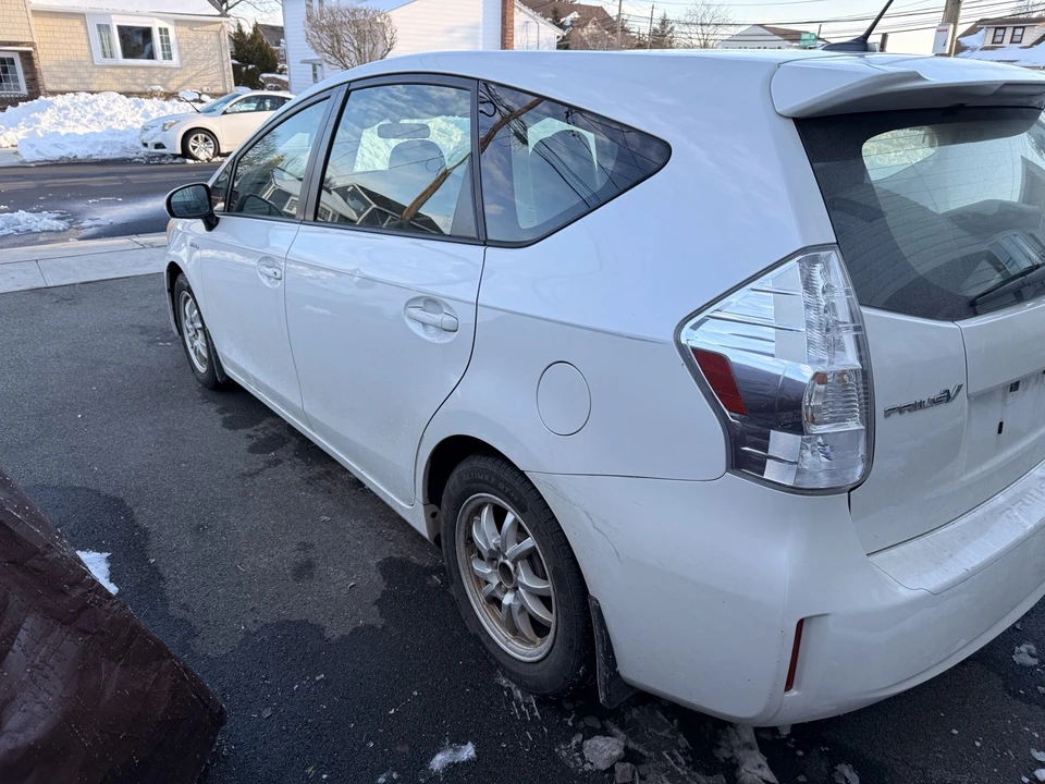 2012 Toyota Prius 3rd Gen - Image 4 of 10