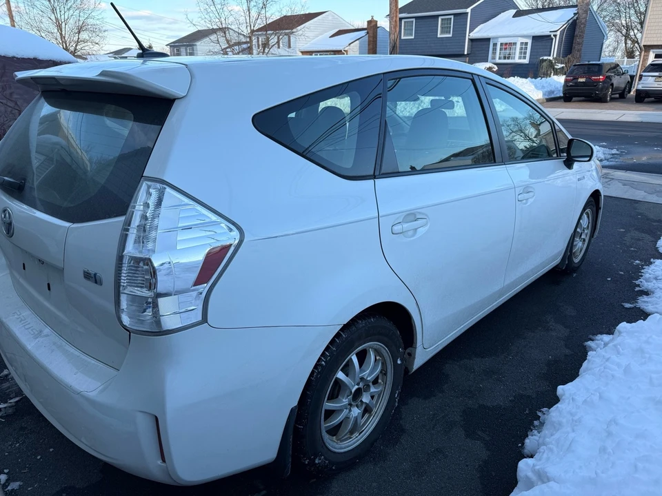 2012 Toyota Prius 3rd Gen - Image 3 of 10