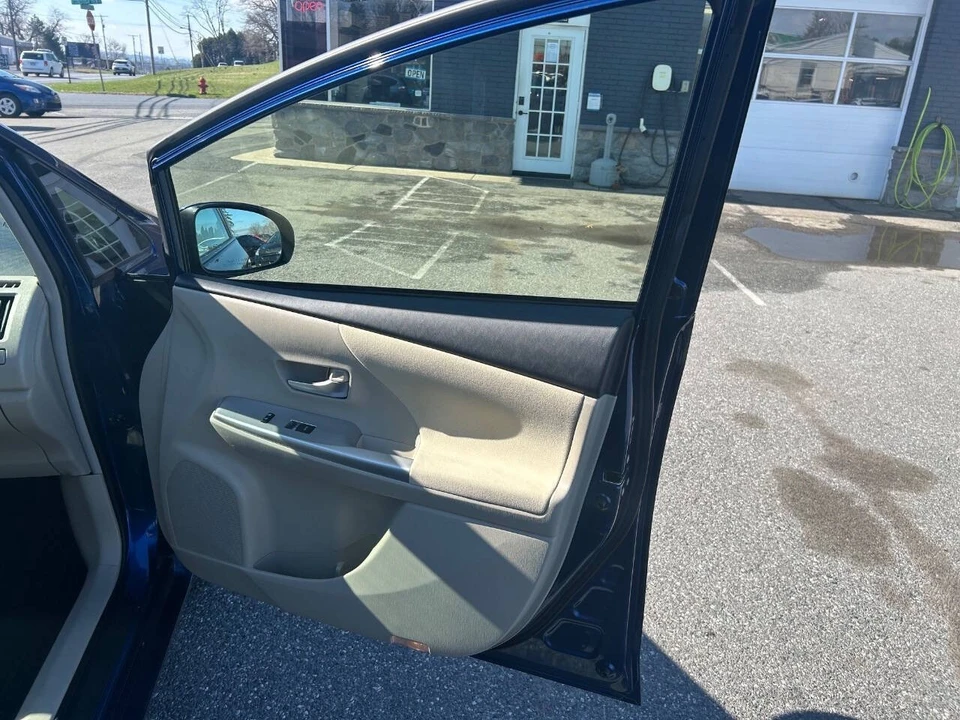 2012 Toyota Prius 3rd Gen - Image 12 of 21