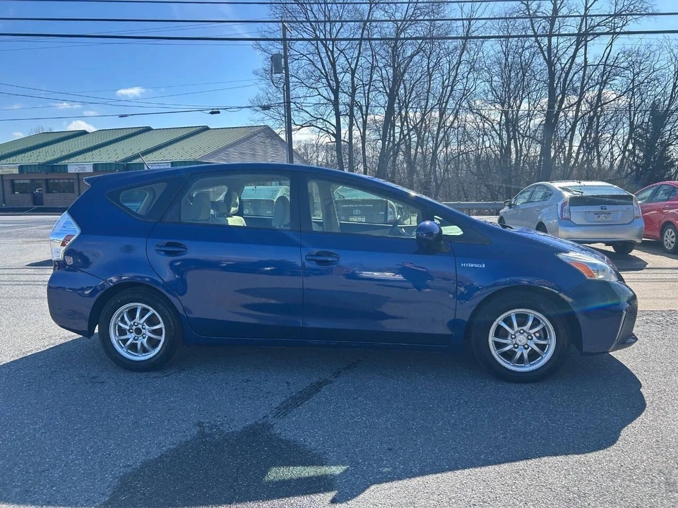 2012 Toyota Prius 3rd Gen - Image 4 of 21