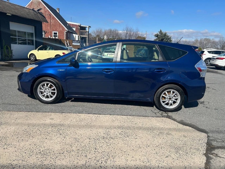 2012 Toyota Prius 3rd Gen - Image 8 of 21