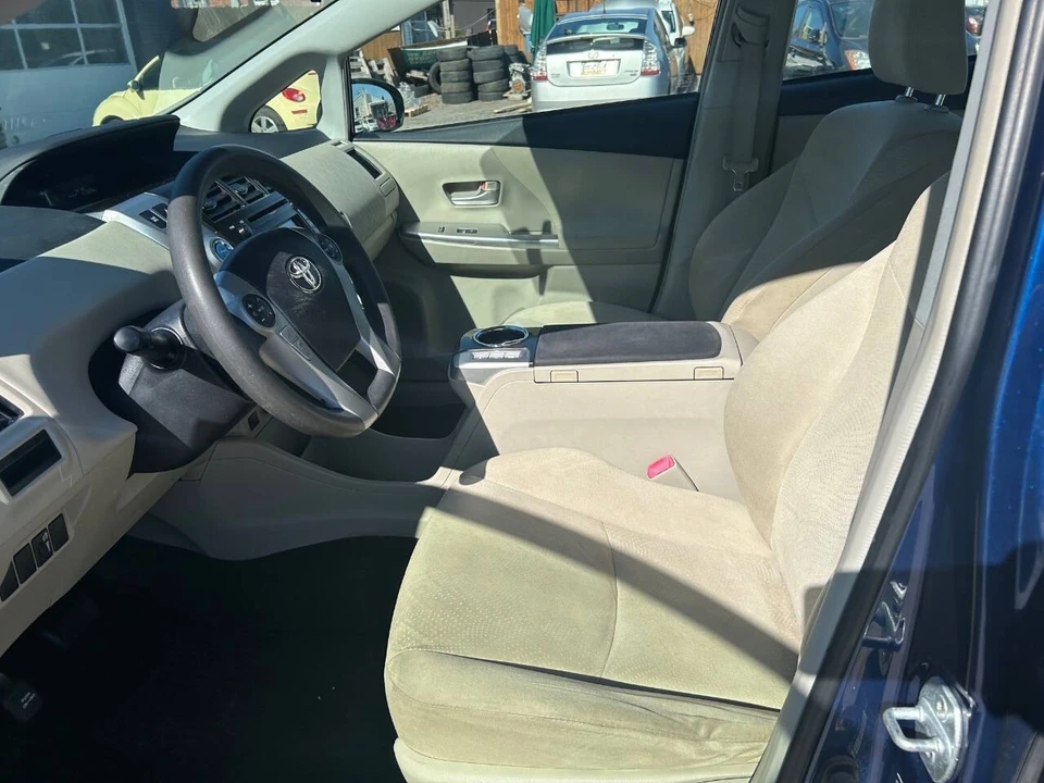 2012 Toyota Prius 3rd Gen - Image 13 of 21