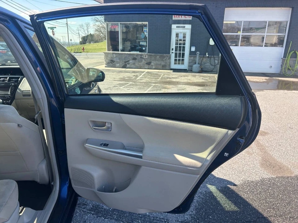 2012 Toyota Prius 3rd Gen - Image 11 of 21