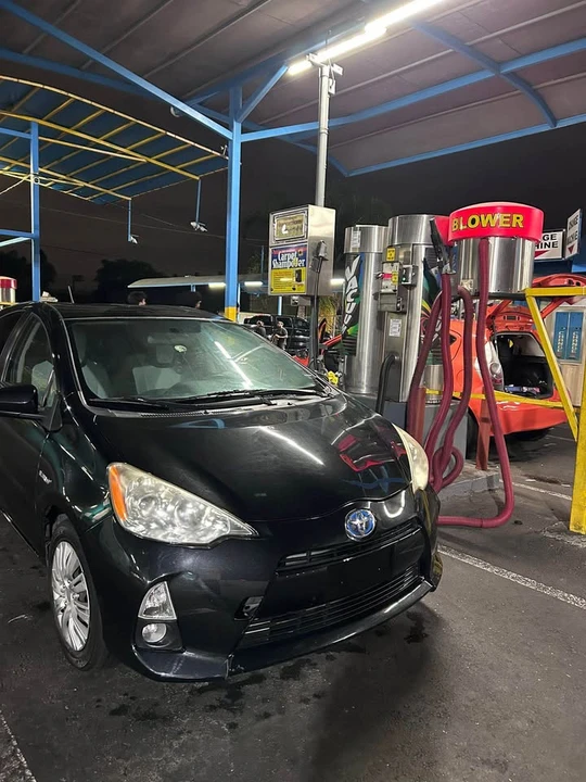 2012 Toyota Prius - Image 2 of 3