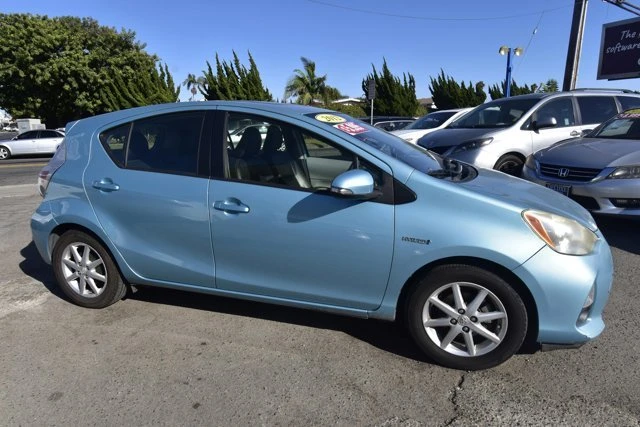 2012 Toyota Prius - Image 2 of 11