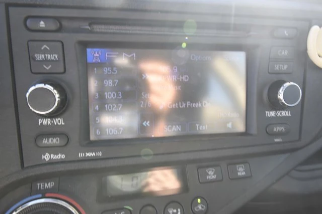 2012 Toyota Prius - Image 10 of 11