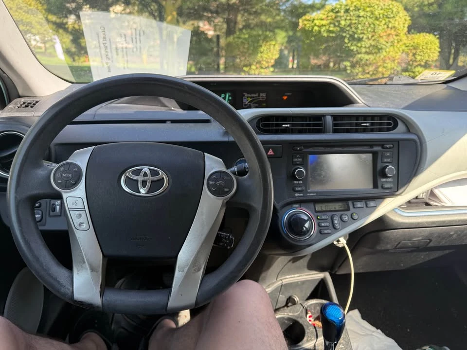 2012 Toyota Prius - Image 2 of 7