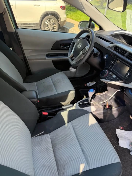 2012 Toyota Prius - Image 6 of 7