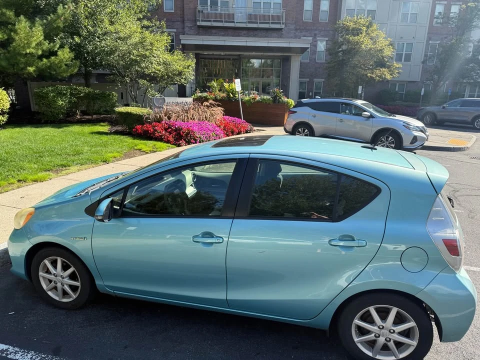 2012 Toyota Prius - Image 4 of 7