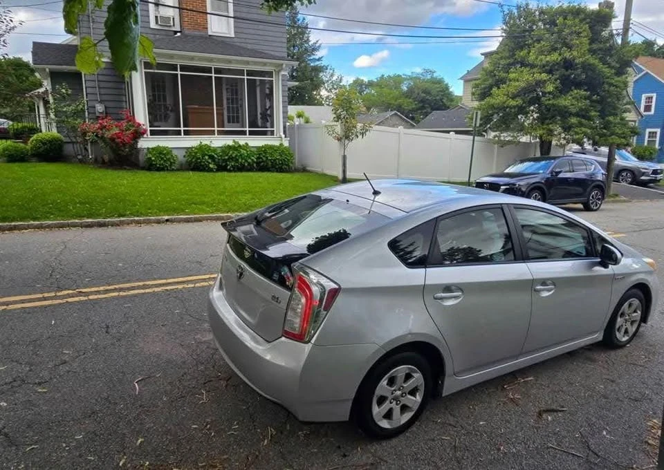 2012 Toyota Prius - Image 7 of 8