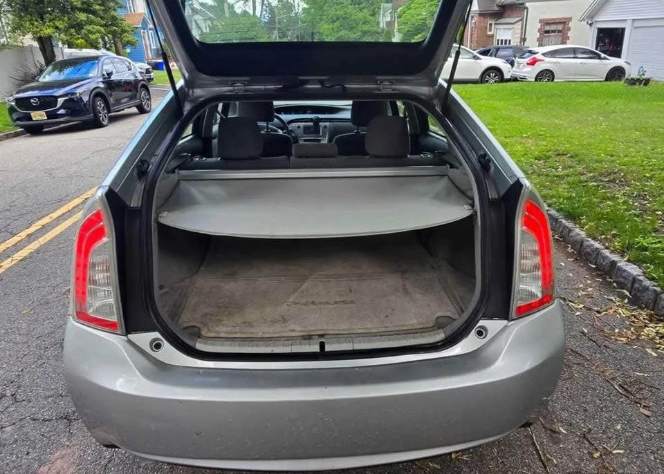 2012 Toyota Prius - Image 6 of 8