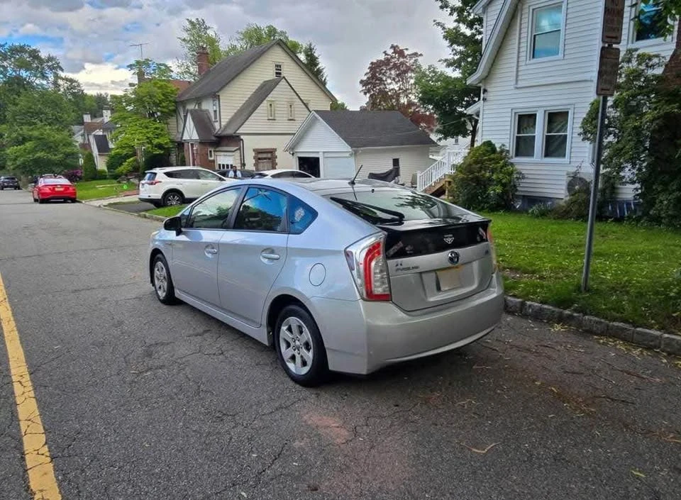 2012 Toyota Prius - Image 4 of 8
