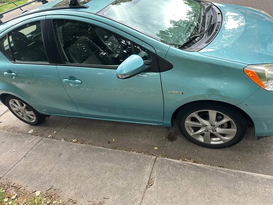2012 Toyota Prius - Image 2 of 10