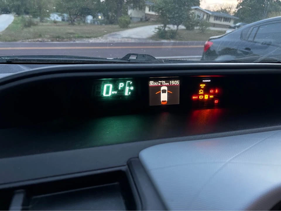 2012 Toyota Prius - Image 9 of 10