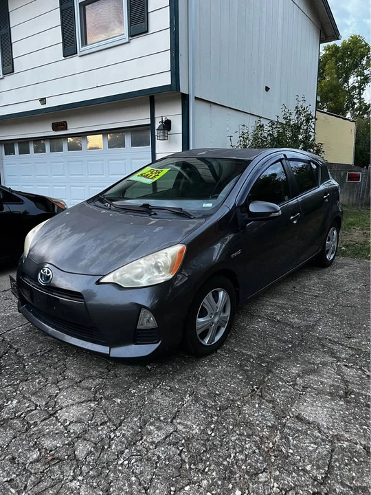 2012 Toyota Prius - Image 2 of 10