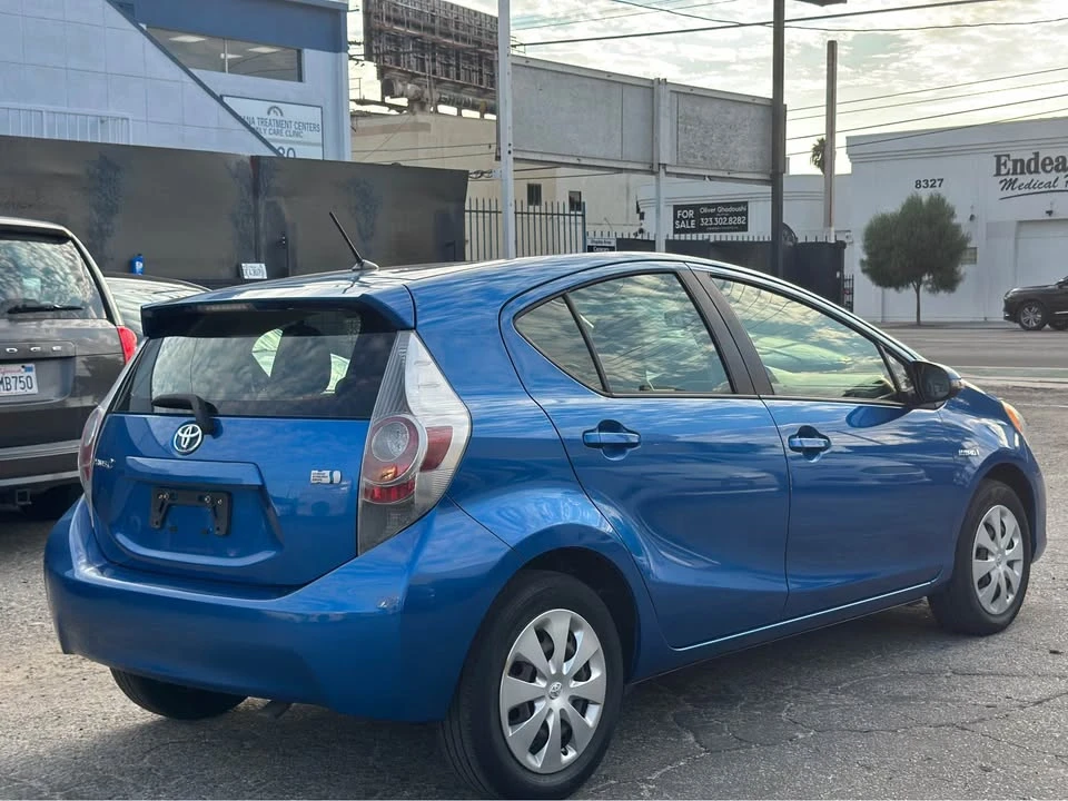 2012 Toyota Prius - Image 10 of 20