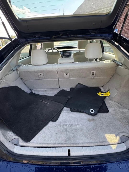 2012 Toyota Prius - Image 11 of 13