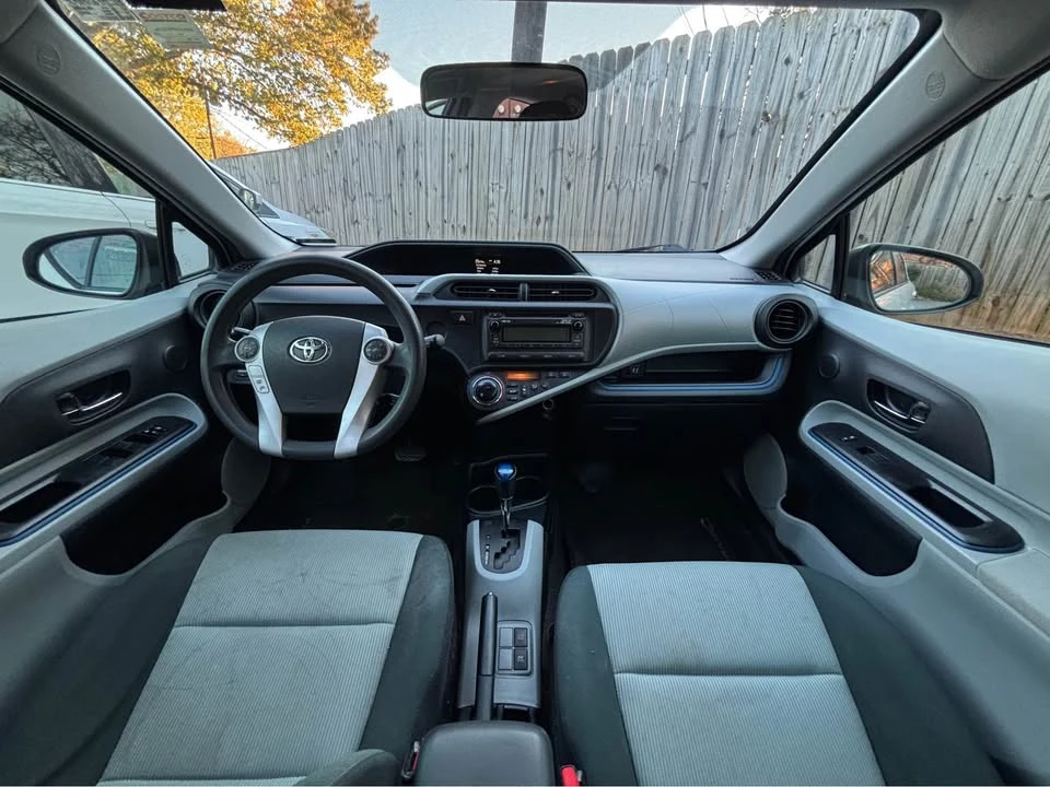2012 Toyota Prius - Image 7 of 10