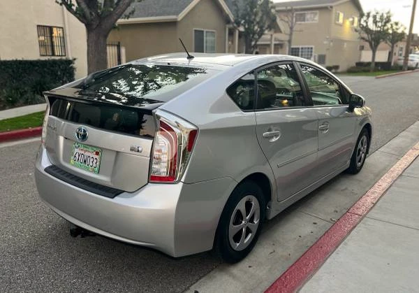 2012 Toyota Prius 3rd Gen - Image 5 of 21