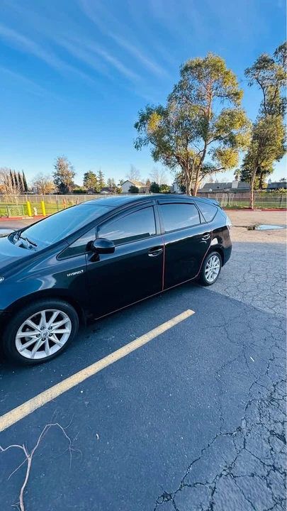 2012 Toyota Prius 3rd Gen - Image 2 of 10