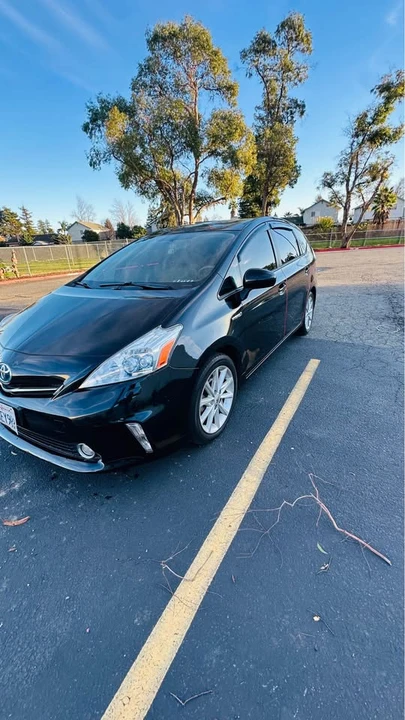 2012 Toyota Prius 3rd Gen - Image 4 of 10