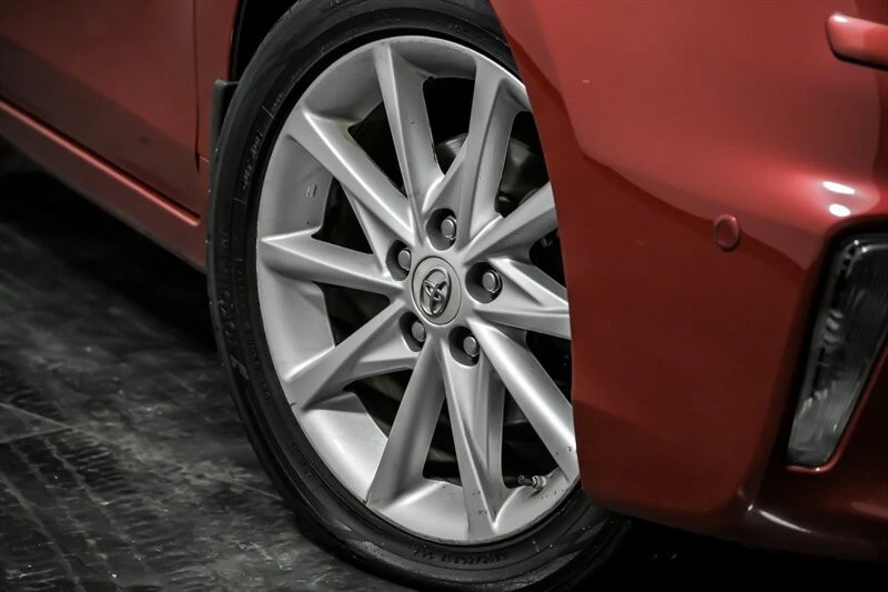 2012 Toyota Prius 3rd Gen - Image 3 of 21