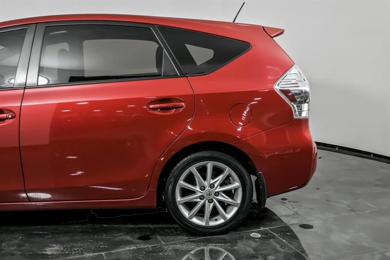 2012 Toyota Prius 3rd Gen - Image 7 of 21