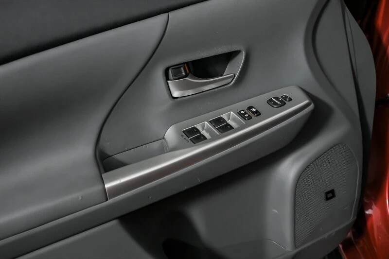 2012 Toyota Prius 3rd Gen - Image 15 of 21