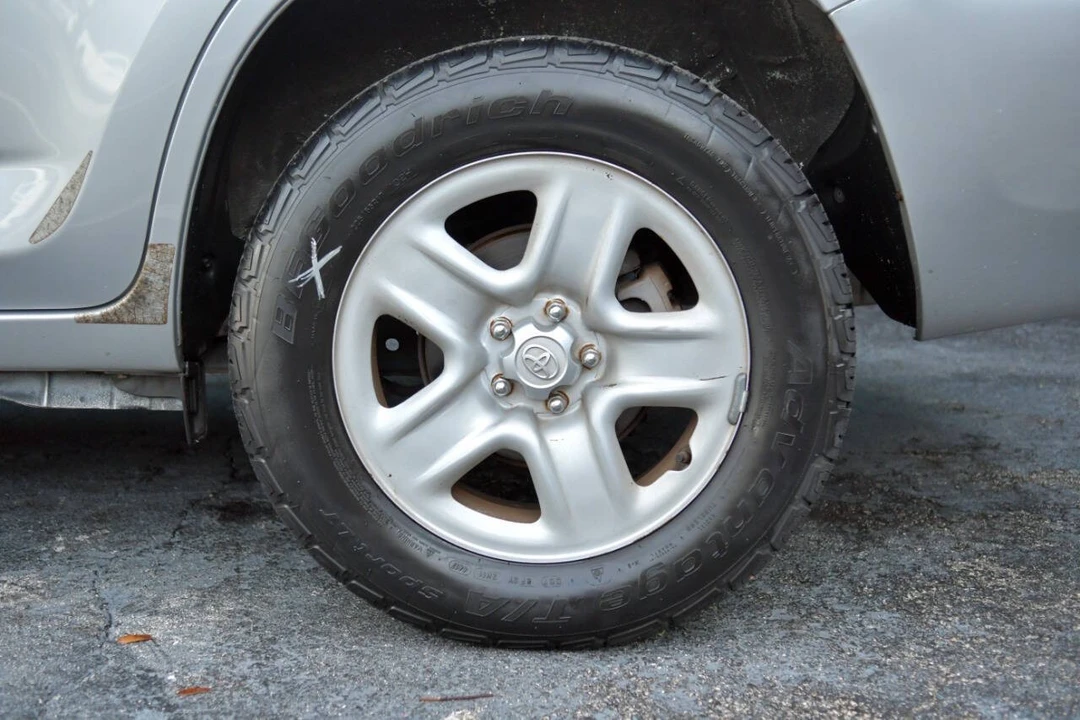 2012 Toyota RAV4 3rd Gen - Image 9 of 12