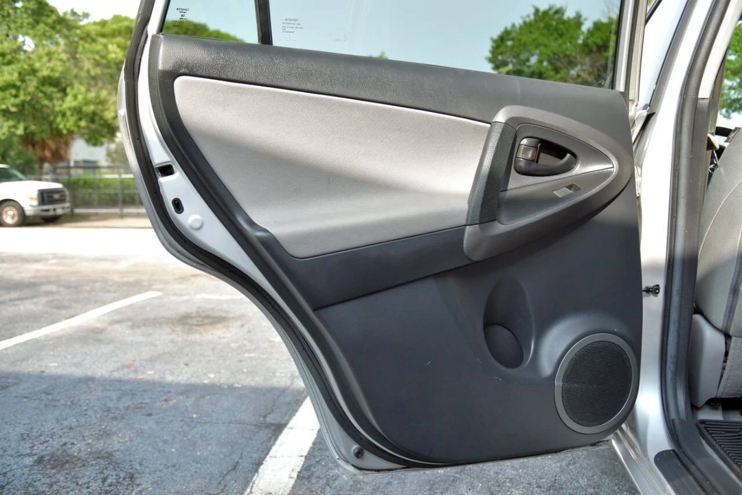2012 Toyota RAV4 3rd Gen - Image 11 of 12