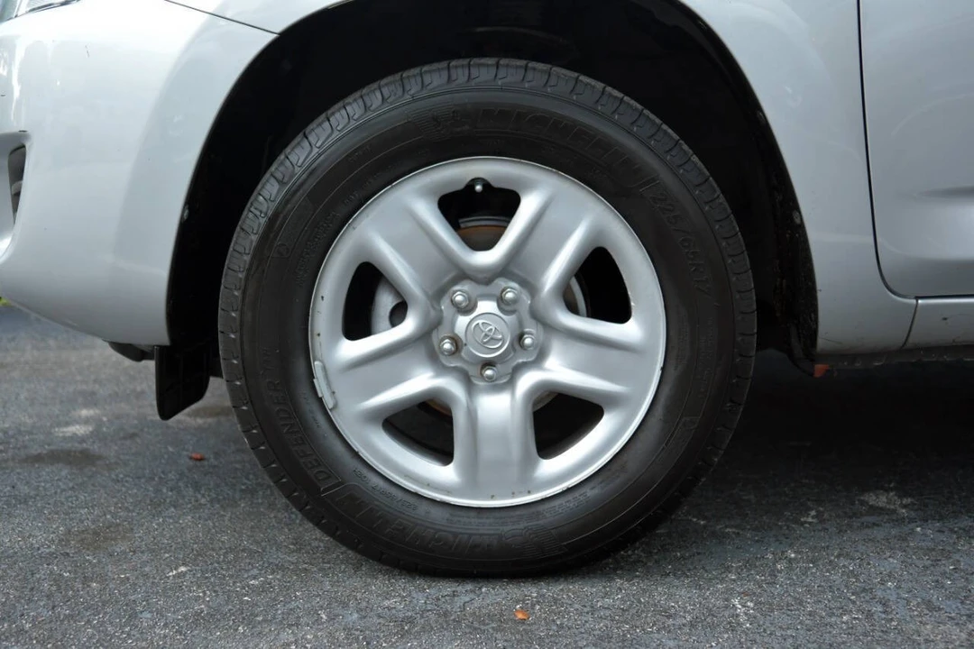 2012 Toyota RAV4 3rd Gen - Image 10 of 12