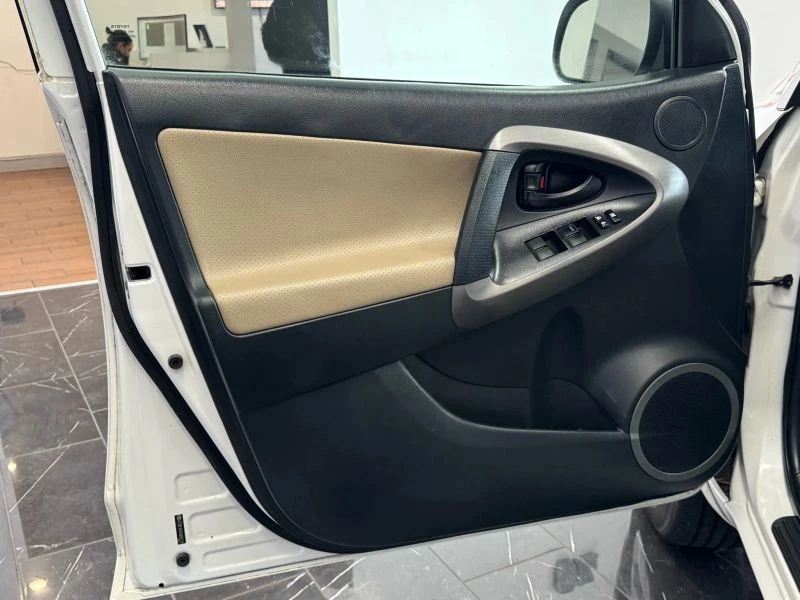 2012 Toyota RAV4 3rd Gen - Image 7 of 12
