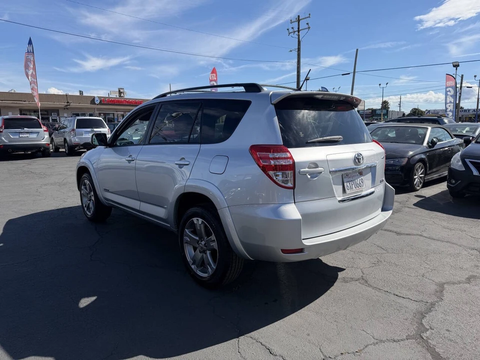 2012 Toyota RAV4 3rd Gen - Image 4 of 17