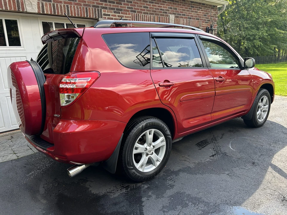 2012 Toyota RAV4 3rd Gen - Image 11 of 31