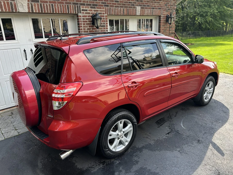 2012 Toyota RAV4 3rd Gen - Image 10 of 31
