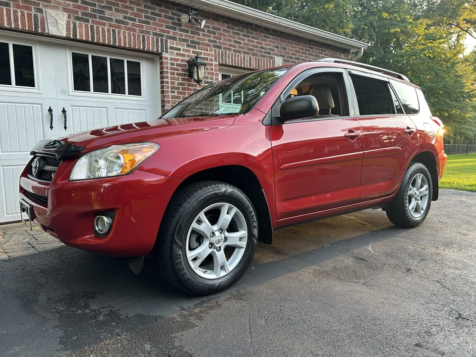 2012 Toyota RAV4 3rd Gen - Image 2 of 31