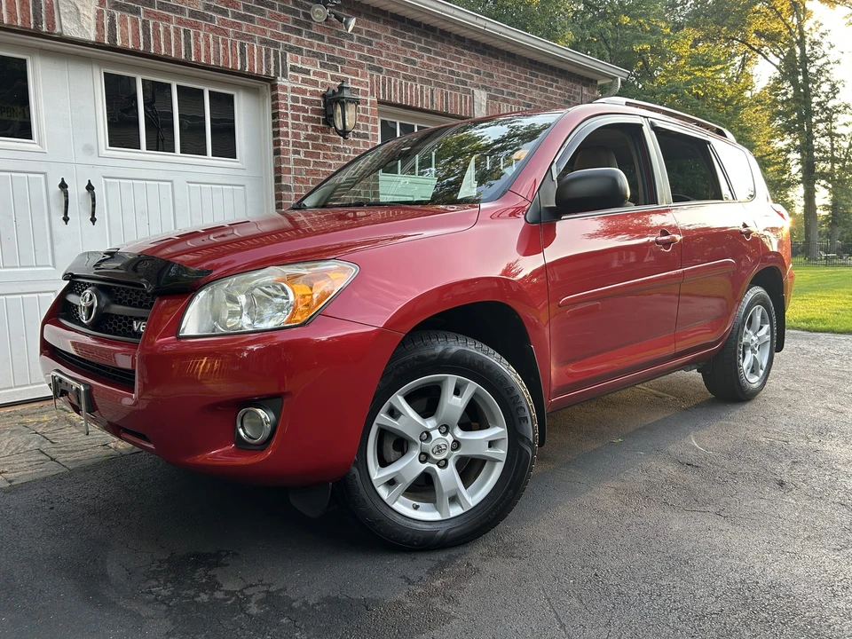 2012 Toyota RAV4 3rd Gen - Image 3 of 31