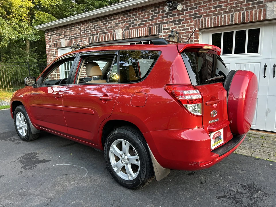 2012 Toyota RAV4 3rd Gen - Image 7 of 31