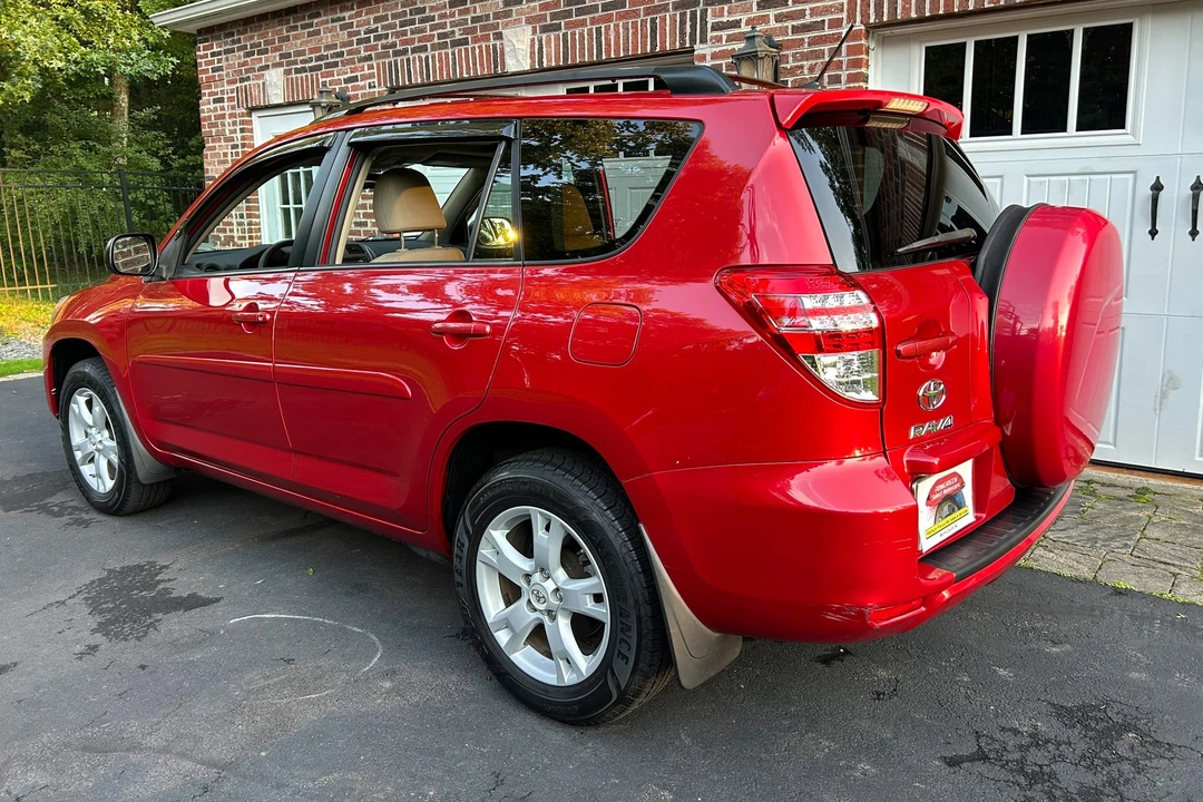 2012 Toyota RAV4 3rd Gen - Image 8 of 31