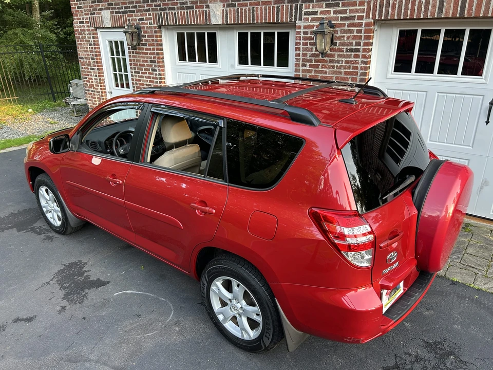 2012 Toyota RAV4 3rd Gen - Image 9 of 31