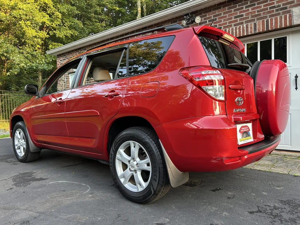 2012 Toyota RAV4 3rd Gen - Image 24 of 31