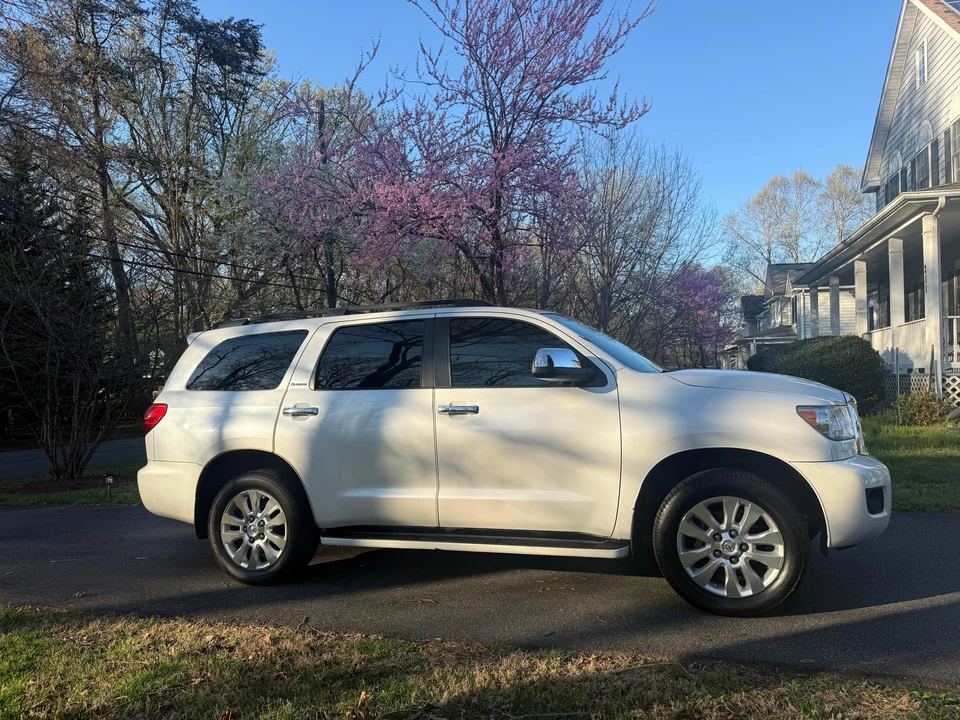 2012 Toyota Sequoia 2nd Gen - Image 14 of 31