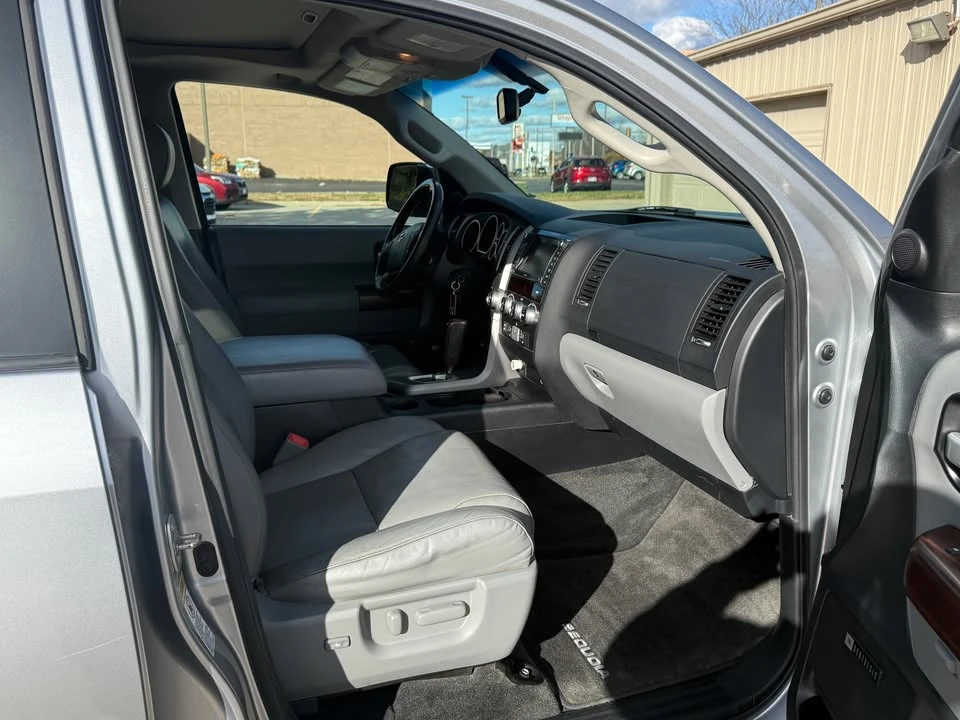 2012 Toyota Sequoia 2nd Gen - Image 6 of 9