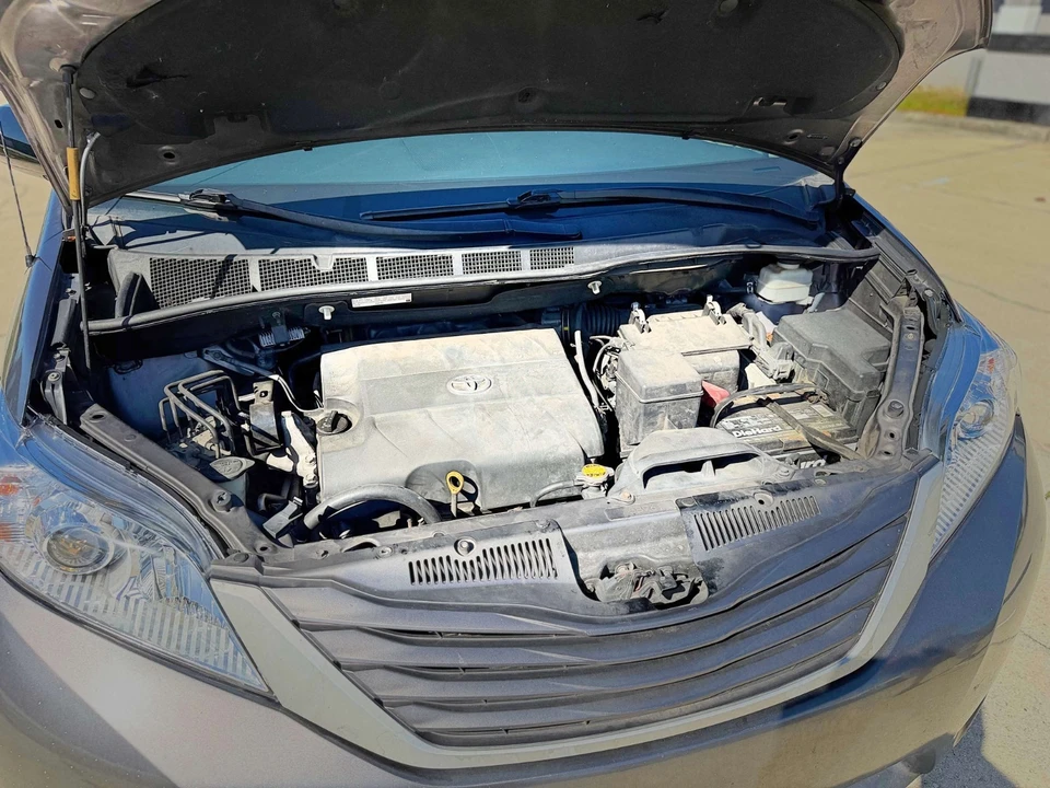 2012 Toyota Sienna 3rd Gen - Image 20 of 21