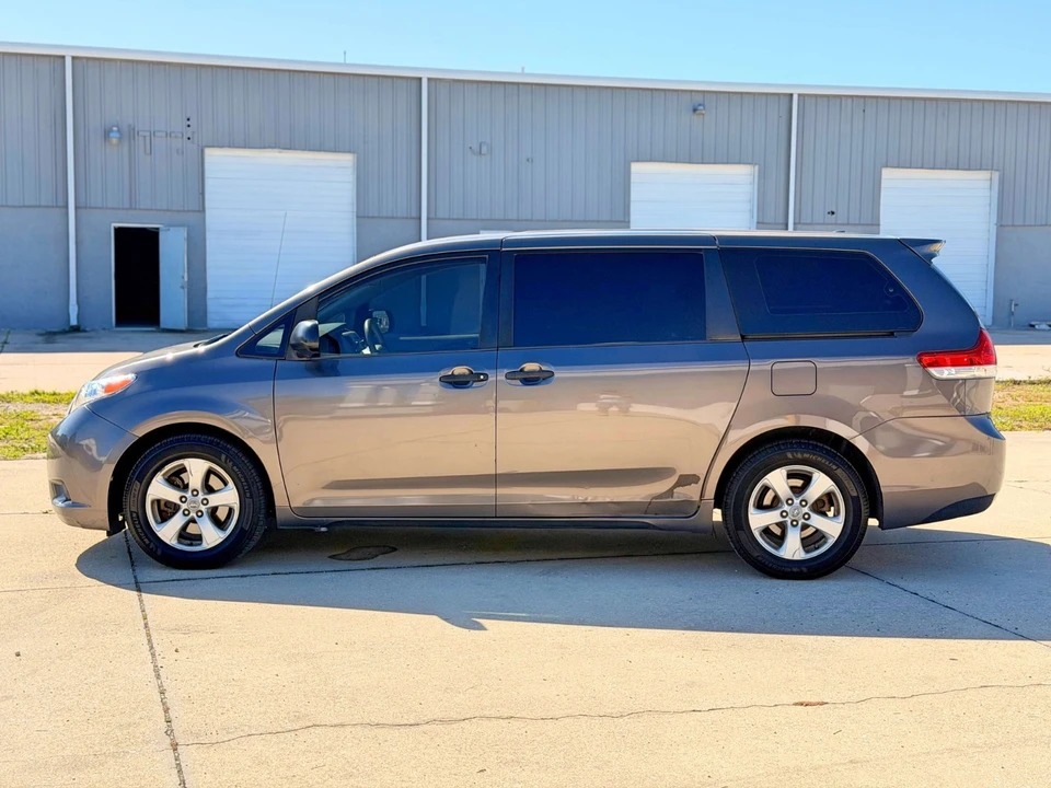 2012 Toyota Sienna 3rd Gen - Image 9 of 21