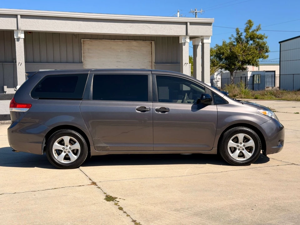 2012 Toyota Sienna 3rd Gen - Image 5 of 21