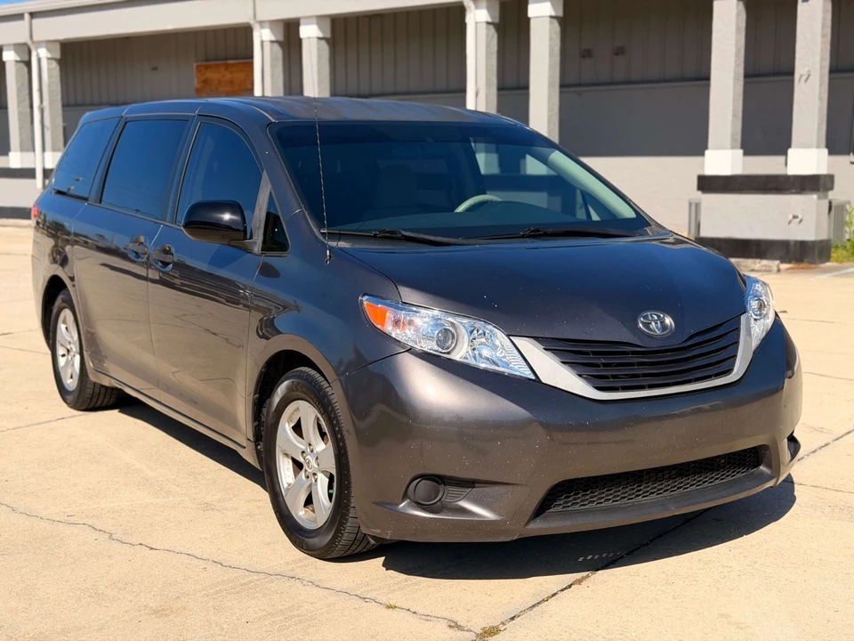 2012 Toyota Sienna 3rd Gen - Image 4 of 21