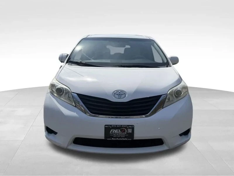 2012 Toyota Sienna 3rd Gen - Image 9 of 12