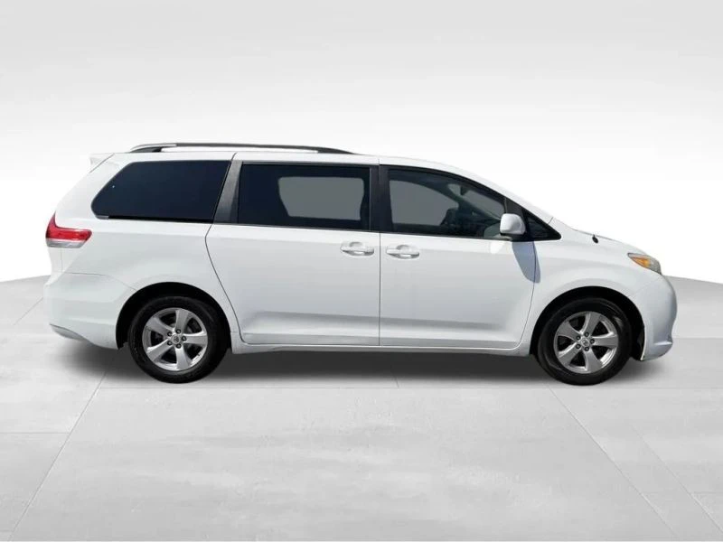 2012 Toyota Sienna 3rd Gen - Image 7 of 12
